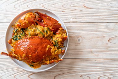 Köri tozuyla kızartılmış yengeç - Deniz ürünleri tarzı