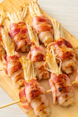 Pastırmalı Altın İğne Mantar Şişleri