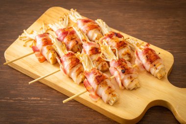 Pastırmalı Altın İğne Mantar Şişleri