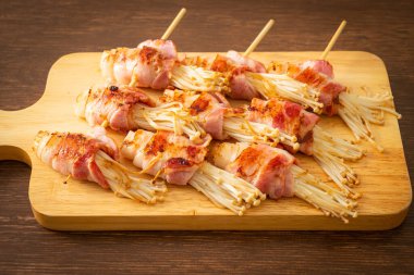 Pastırmalı Altın İğne Mantar Şişleri