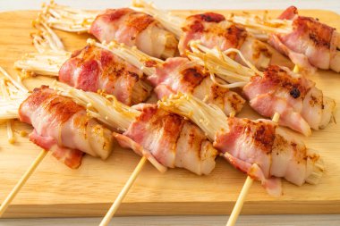 Pastırmalı Altın İğne Mantar Şişleri