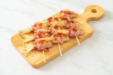 Pastırmalı Altın İğne Mantar Şişleri