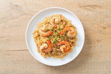 Karides ve karidesli sarımsaklı pilav.