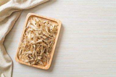 Kurutulmuş küçük çıtır balık.