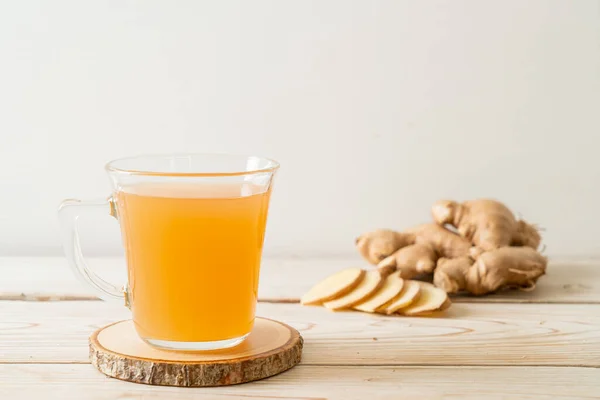 Frischer Und Heißer Ingwersaft Mit Ingwerwurzeln Gesundes Getränk — Stockfoto