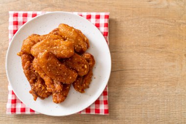 Tayland usulü susamlı kızarmış muz.