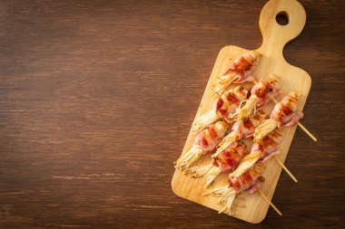 Pastırmalı Altın İğne Mantar Şişleri