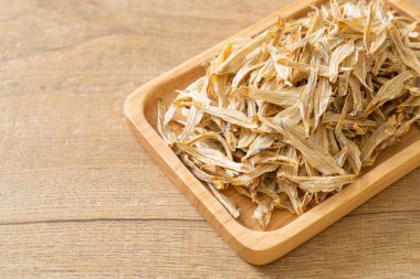 Kurutulmuş küçük çıtır balık.