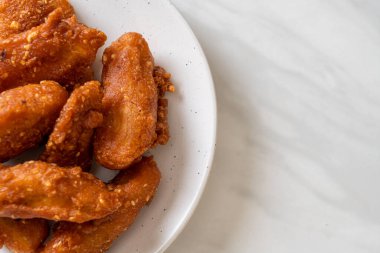 Kızarmış patates. Susamlı. Tayland usulü.