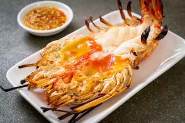 Izgara Taze Dev Nehir Karidesi Baharatlı Deniz Ürünleri Soslu