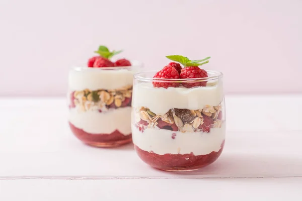 Verse Frambozen Yoghurt Met Granola Gezonde Voedingsstijl — Stockfoto