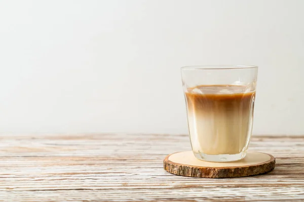 Glas Latte Koffie Koffie Met Melk Houten Ondergrond — Stockfoto
