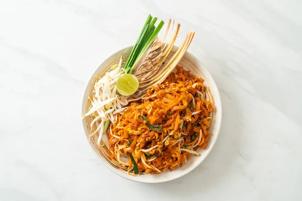 Macarrão Frito Com Tofu Brotos Almofada Tailandesa Estilo Comida Asiática — Fotografia de Stock