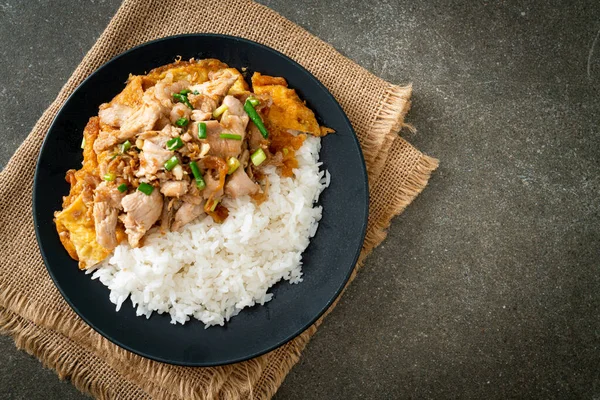 Stir Fried Pork Garlic Egg Topped Rice Asian Food Style — Stock Photo, Image