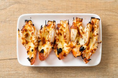 ızgara nehir karidesi veya peynirli karides - deniz ürünleri tarzı