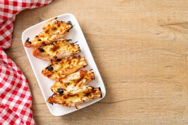 ızgara nehir karidesi veya peynirli karides - deniz ürünleri tarzı