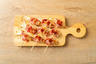 Pastırmalı Altın İğne Mantar Şişleri