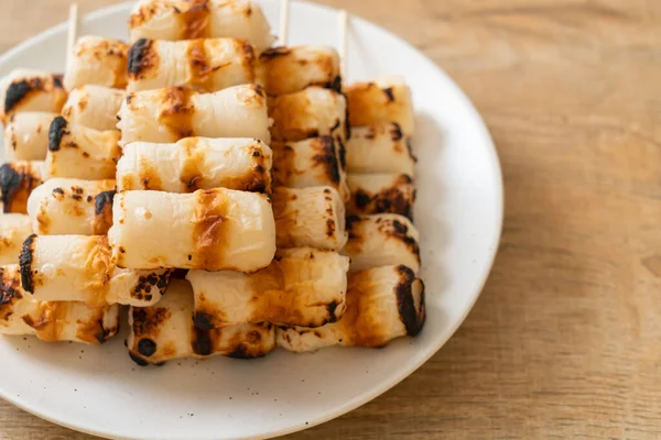 Pastel Pasta Pescado Forma Tubo Parrilla Pincho Calamar Tubo Placa — Foto de Stock