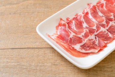 taze doğranmış domuz eti.