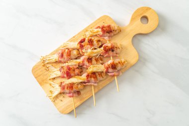 Pastırmalı Altın İğne Mantar Şişleri