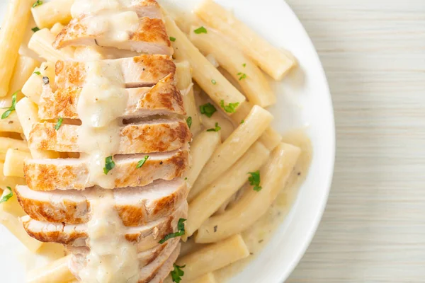 Homemade Quadrotto Penne Pasta White Creamy Sauce Grilled Chicken — Stock Photo, Image
