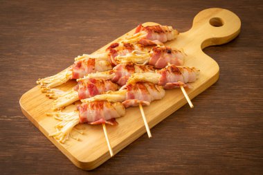 Pastırmalı Altın İğne Mantar Şişleri