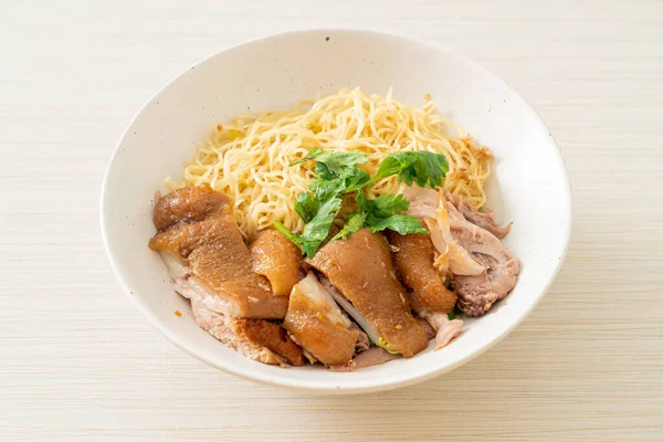 Plato Fideos Pierna Cerdo Estofado Seco Estilo Comida Asiática —  Fotos de Stock