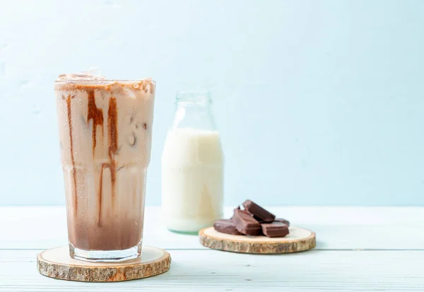 Iced Chocolade Milkshake Drank Hout Achtergrond — Stockfoto
