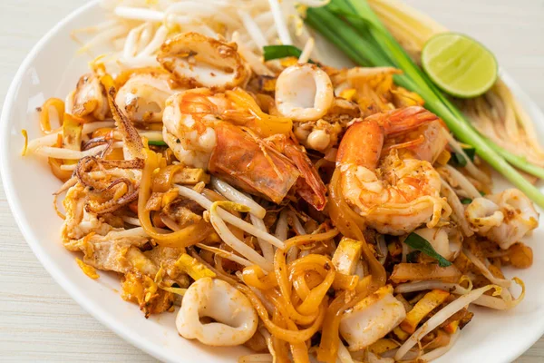 Pad Thai Seafood Stir Fried Noodles Shrimps Squid Octopus Tofu — Stock Photo, Image