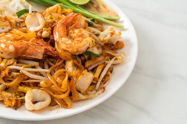 Pad Thai Seafood Stir Fried Noodles Shrimps Squid Octopus Tofu — Stock Photo, Image