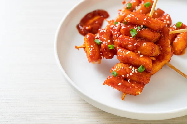 Frittierter Koreanischer Reiskuchen Tteokbokki Mit Würziger Sauce Koreanische Küche — Stockfoto