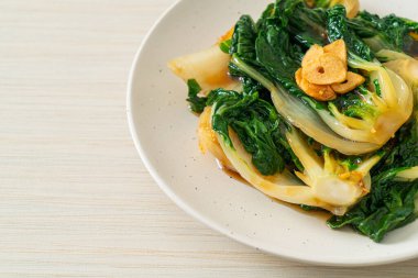 bebek Çin lahanası istiridye soslu ve sarımsaklı - Asya yemeği tarzı