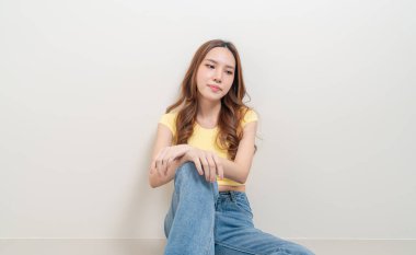 Portre güzel Asyalı kadın stresi, ciddi, endişe ya da şikayet