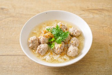 Domuz etli ev yapımı pilav.