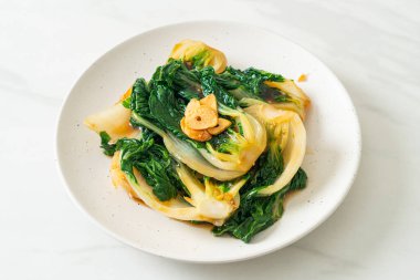 bebek Çin lahanası istiridye soslu ve sarımsaklı - Asya yemeği tarzı