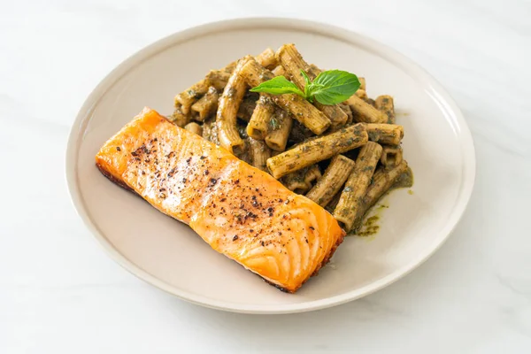 Pesto Quadrotto Penne Pasta Grilled Salmon Fillet Steak — Stock Photo, Image