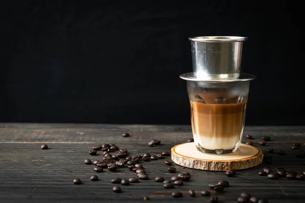 Varm Mjölk Kaffe Droppar Vietnam Stil Saigon Eller Vietnamesiska Kaffe — Stockfoto