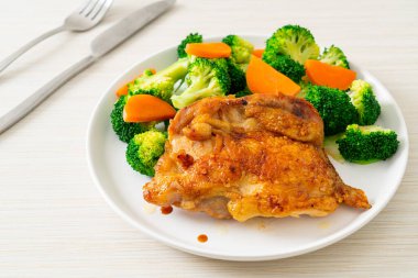 Brokoli ve havuçlu teriyaki tavuk bifteği