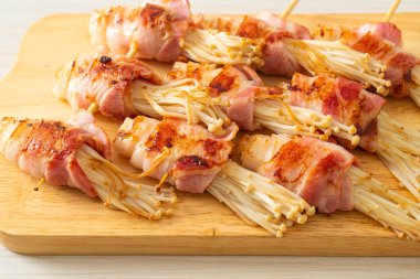 Pastırmalı Altın İğne Mantar Şişleri