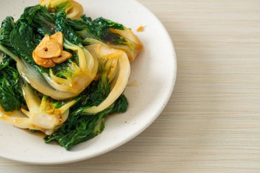 bebek Çin lahanası istiridye soslu ve sarımsaklı - Asya yemeği tarzı