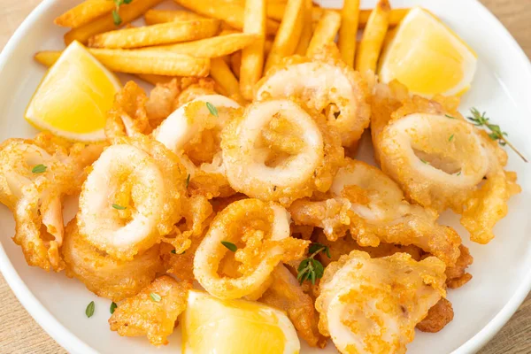 Calamari Gebratener Tintenfisch Oder Tintenfisch Mit Pommes — Stockfoto