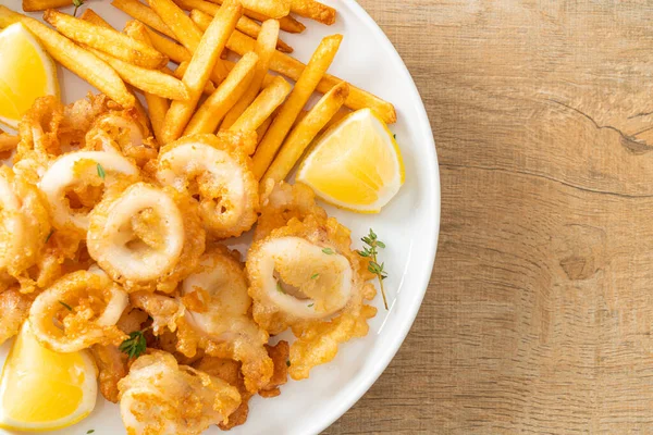 Calamari Gebratener Tintenfisch Oder Tintenfisch Mit Pommes — Stockfoto