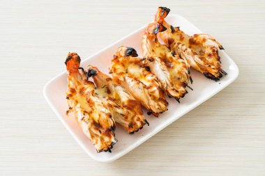 ızgara nehir karidesi veya peynirli karides - deniz ürünleri tarzı