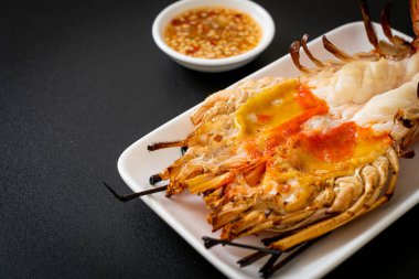 Izgara Taze Dev Nehir Karidesi Baharatlı Deniz Ürünleri Soslu