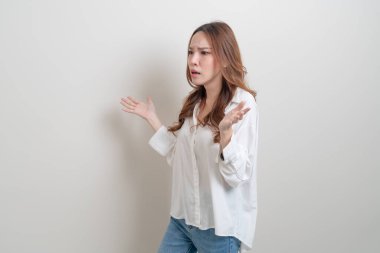 Portre güzel Asyalı kadın stresi, ciddi, endişe ya da şikayet