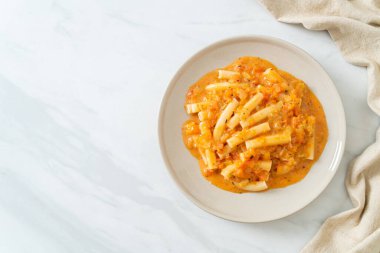rigatoni penne makarna kremalı domates veya pembe sos