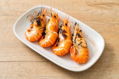 Izgara nehir karidesi ya da karides - deniz ürünleri tarzı