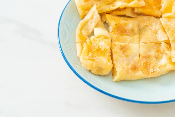 Roti Frit Avec Oeuf Lait Concentré Sucré — Photo