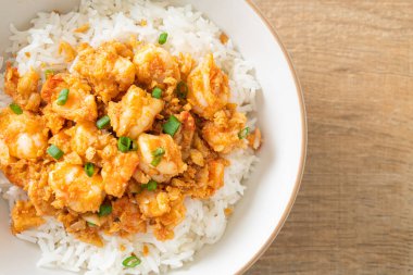 Sarımsaklı karides ve karides lapası.