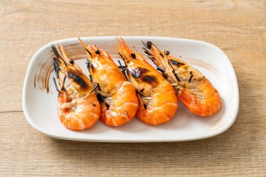 Izgara nehir karidesi ya da karides - deniz ürünleri tarzı